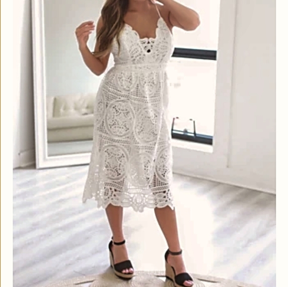 Black Rose Chic Dresses & Skirts - BoHo Crochet Lace Knit V-Neck Halter Midi Dress